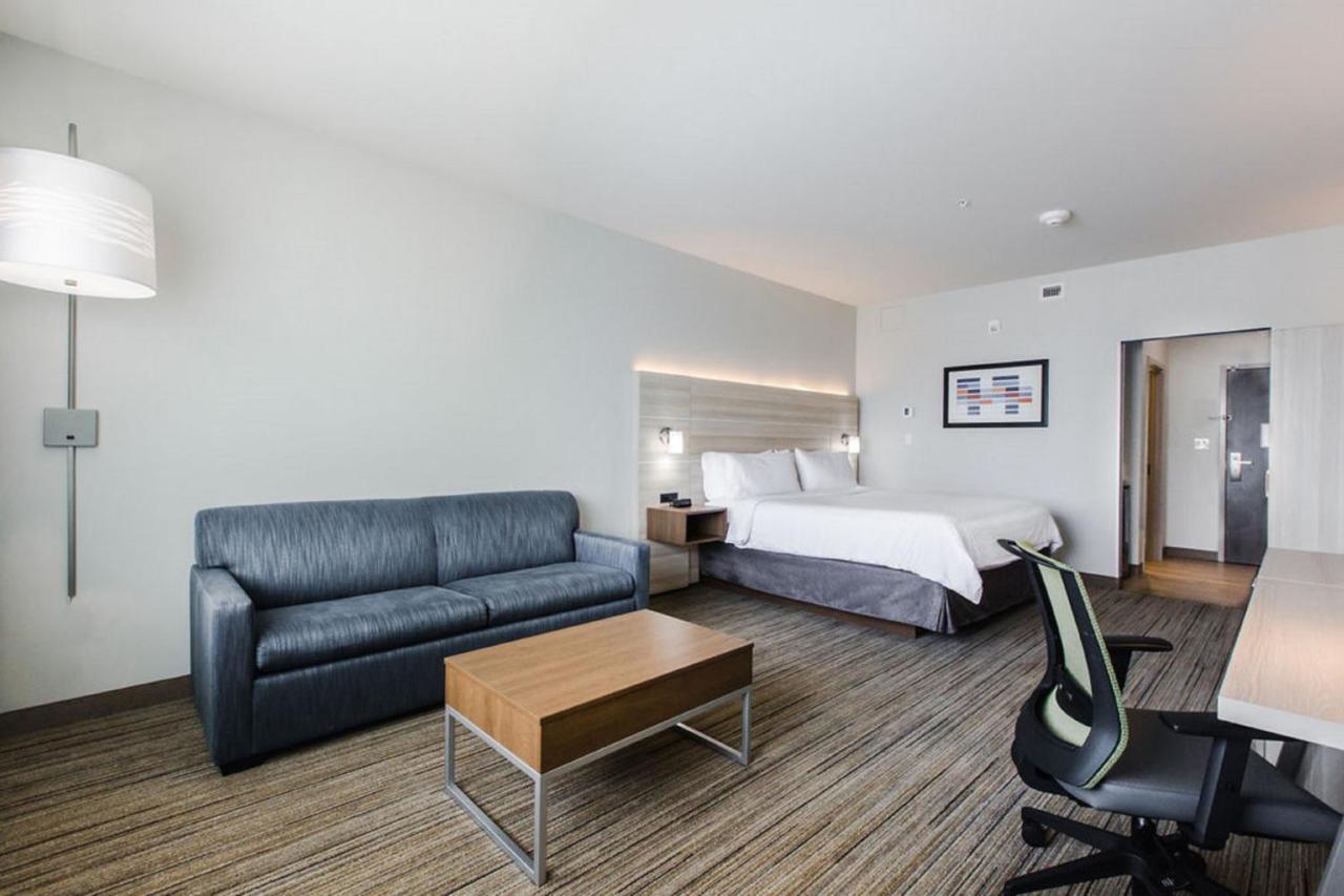 Holiday Inn Express & Suites Edmonton N - St Albert By Ihg Saint Albert Exterior photo