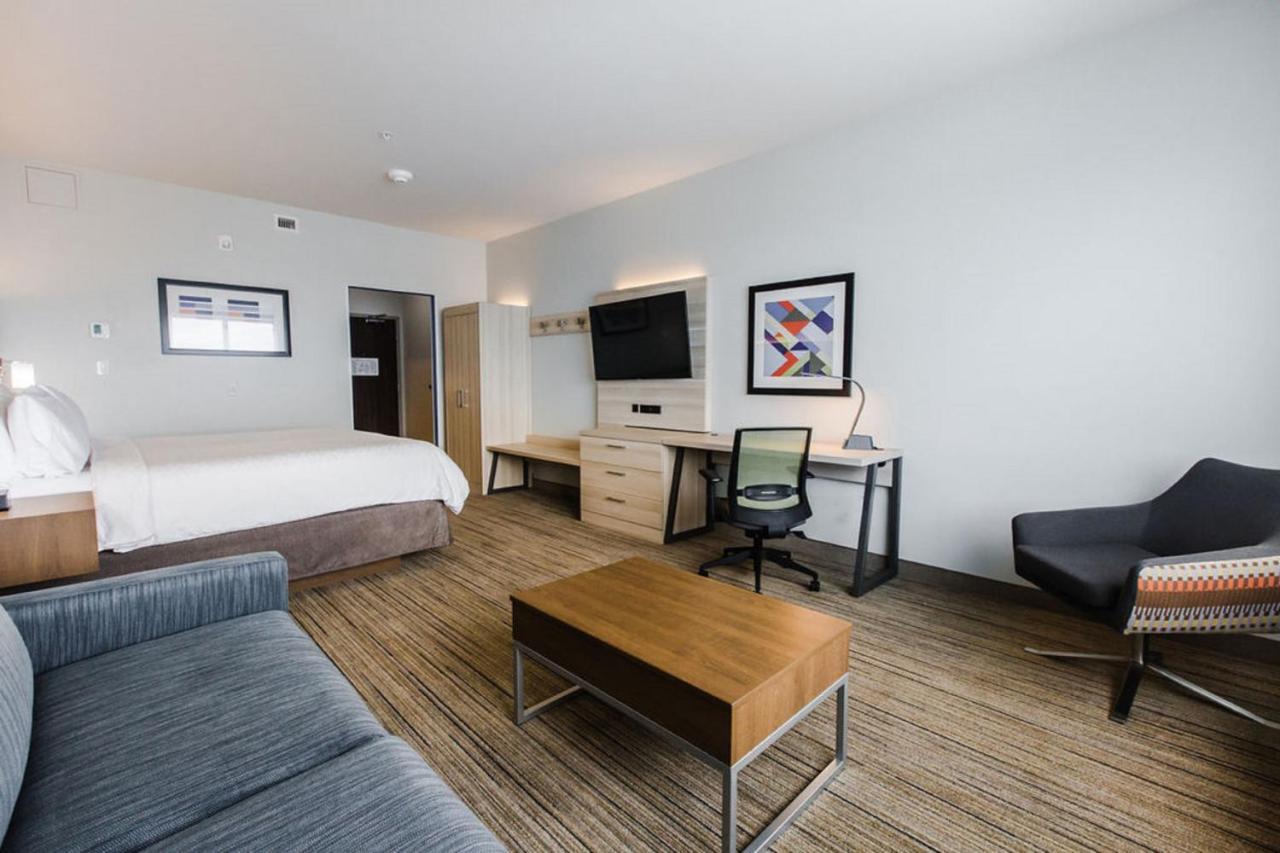 Holiday Inn Express & Suites Edmonton N - St Albert By Ihg Saint Albert Exterior photo